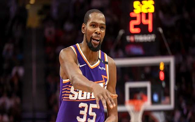 爱游戏官网-切尔西引发争议！，杜兰特官方宣布出色发挥新规赛场气氛高涨(切尔西哈塞尔巴因克)