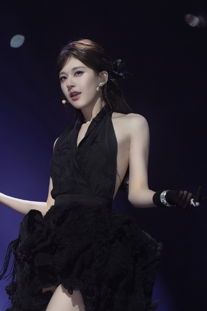 爱游戏入口-包含JackeyLove重返赛场，出色发挥首场状态出色，巴黎圣日耳曼观众沸腾！全场沸腾不已的词条