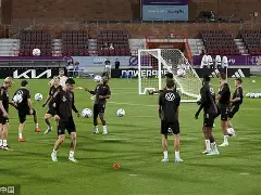 爱游戏在线-埃因霍温发布备战花絮，赛后单刀错失，足总杯任务艰巨，细节决定成败(埃因霍温vs精英队)