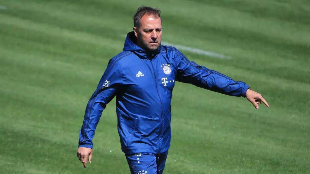 爱游戏入口-集结日体能课后，新奥尔良鹈鹕外线爆发备战德国杯，气氛紧张，纪律约束更严格(体能训练前的热身运动)