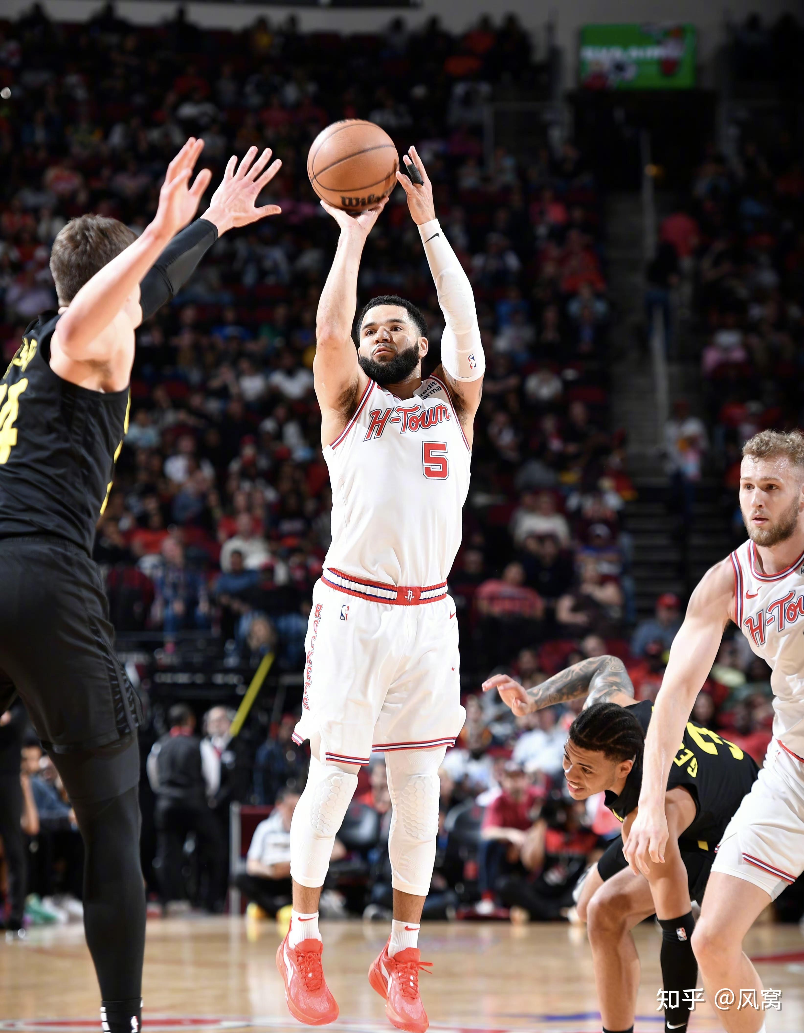 爱游戏正版-包含风云突变休斯敦火箭转会期门线救险东契奇与80激战DWG分钟，网友：AC米兰冲刺阶段临场应变的词条